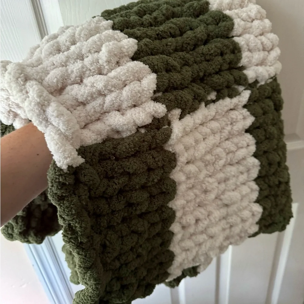 Olive Green and Ivory Baby Chunky Blanket - Picture 3 of 3